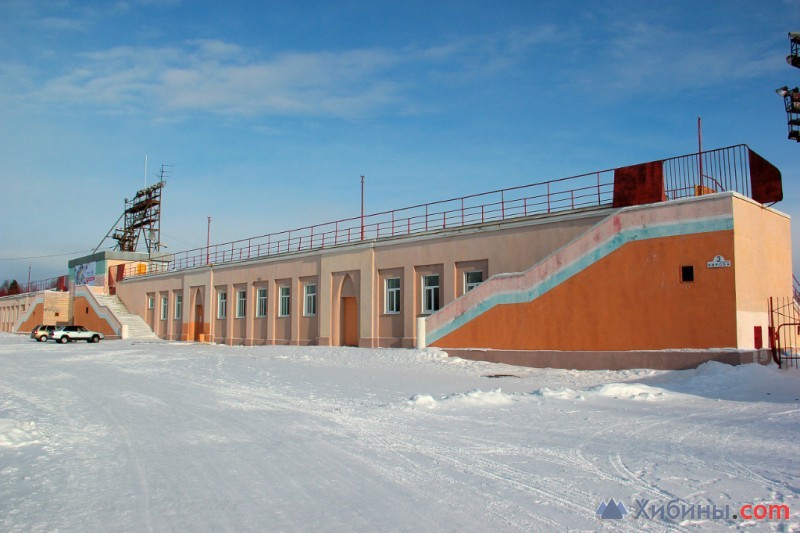 Стадион мончегорск. Мончегорск проспект Кирова. Кирова 3 Мончегорск. Каток город Мончегорск.