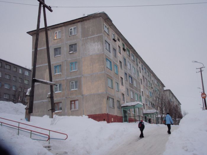 Хибины жилье. Кировск Мурманская область улица мира 1. Ул 50 лет октября 1 Кировск Мурманская область. 50 Лет октября Кировск Мурманская. Мурманская область, Кировск, улица Кирова, 1.