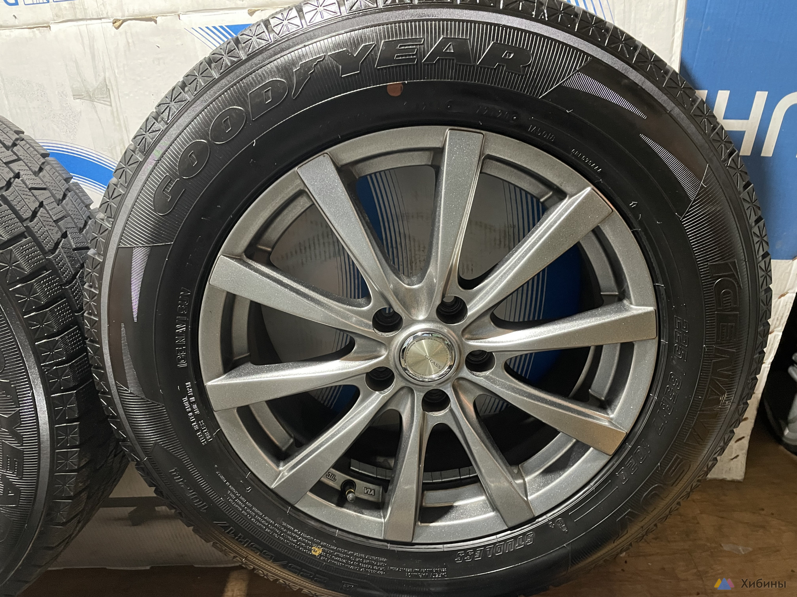 Goodyear R17 225/60 5/114. 3