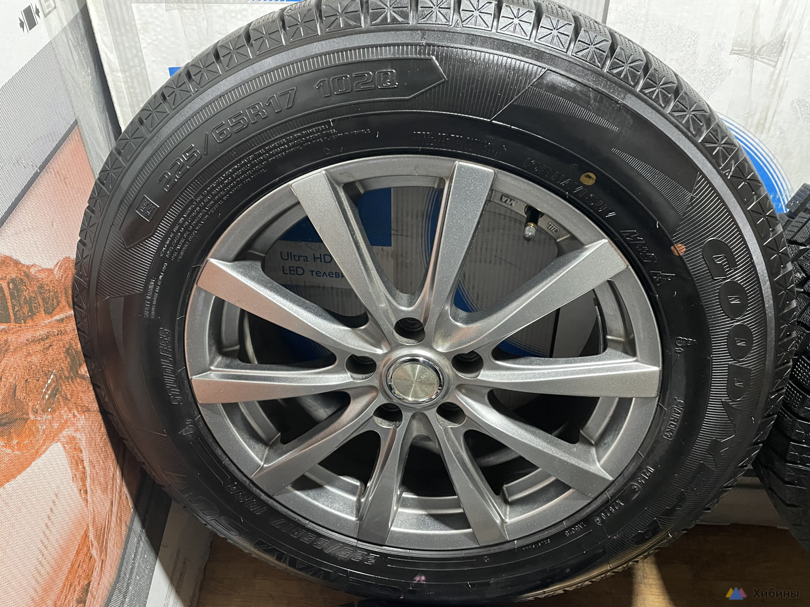 Goodyear R17 225/60 5/114. 3