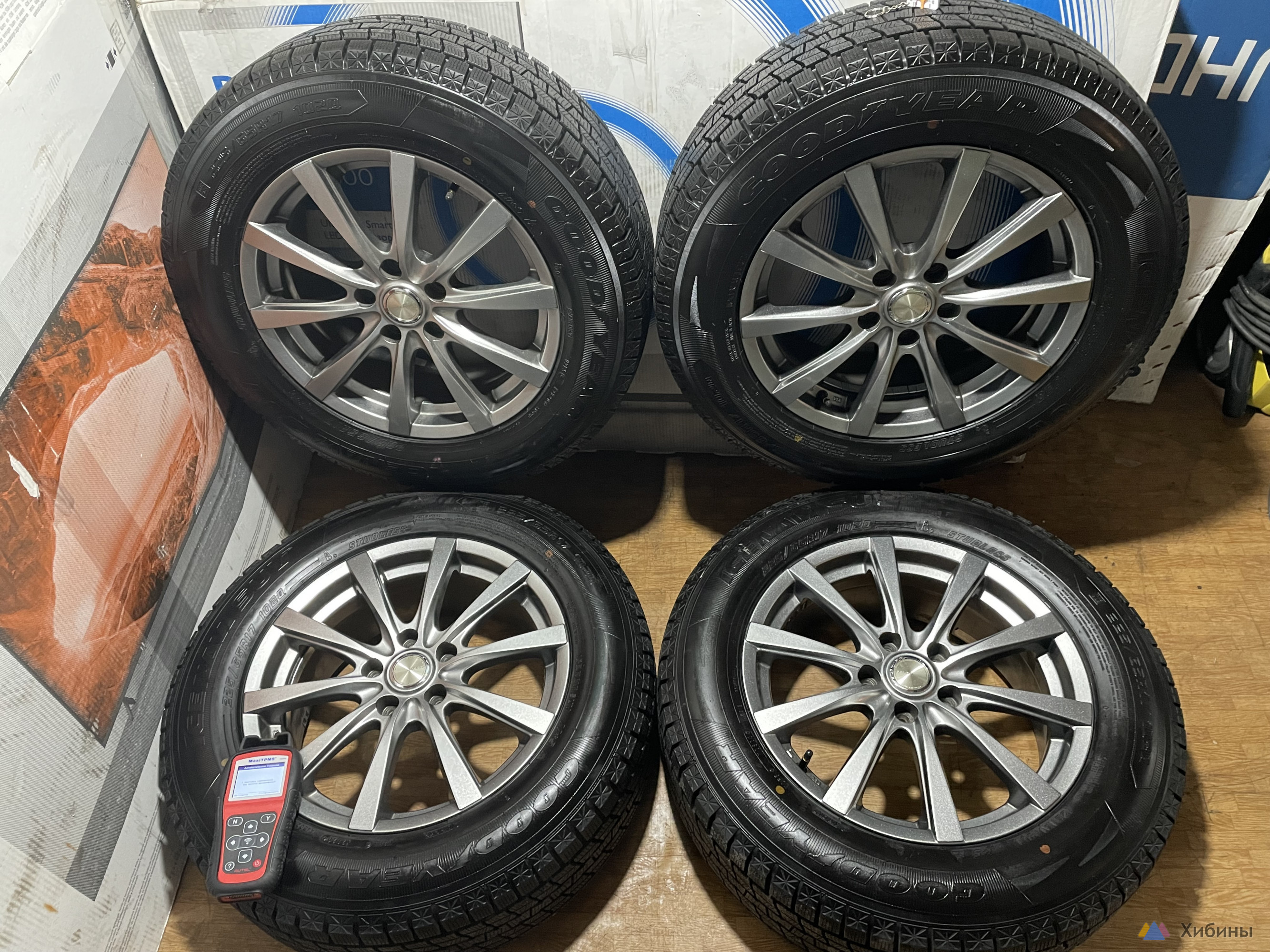 Goodyear R17 225/60 5/114. 3