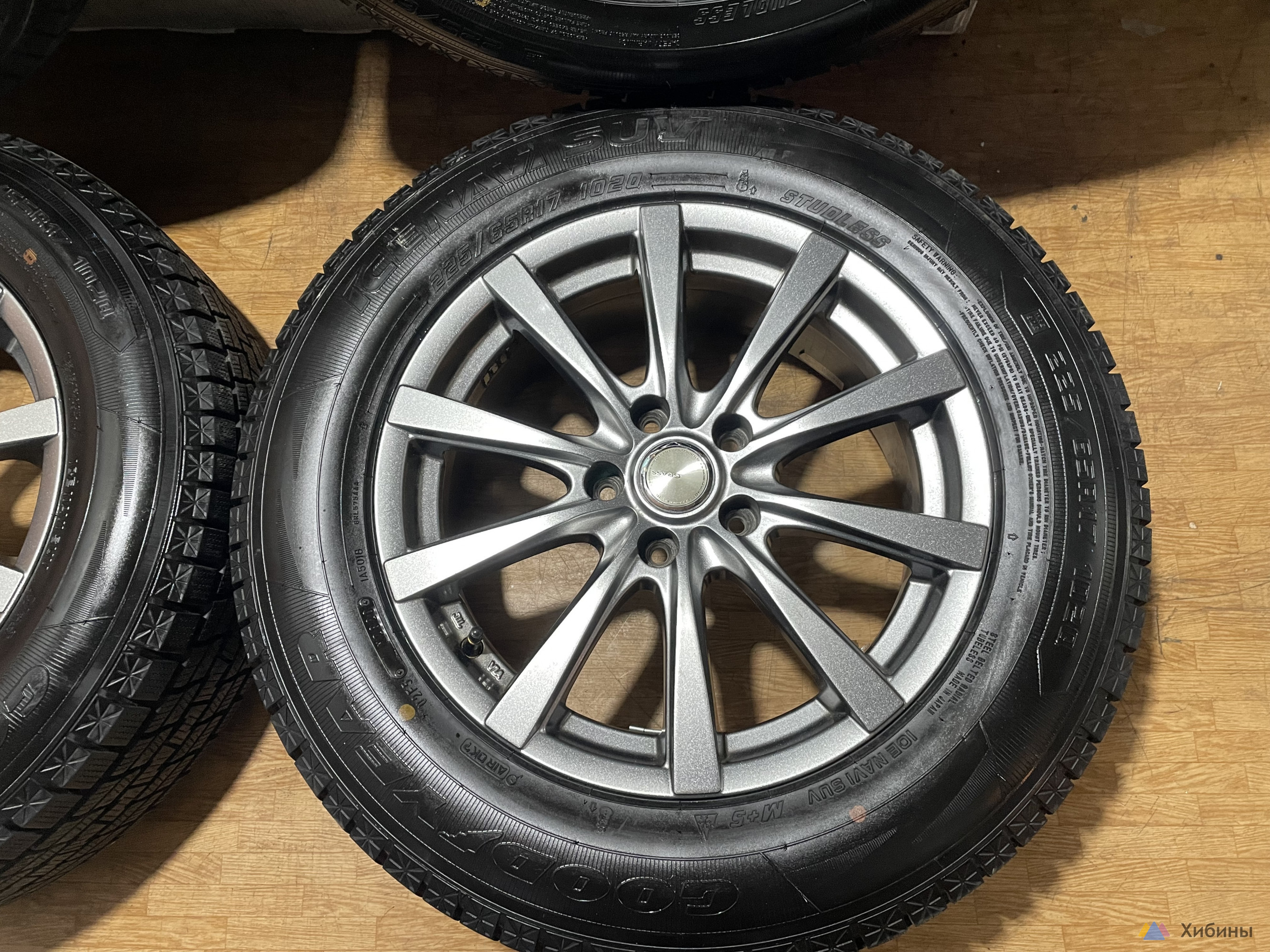 Goodyear R17 225/60 5/114. 3