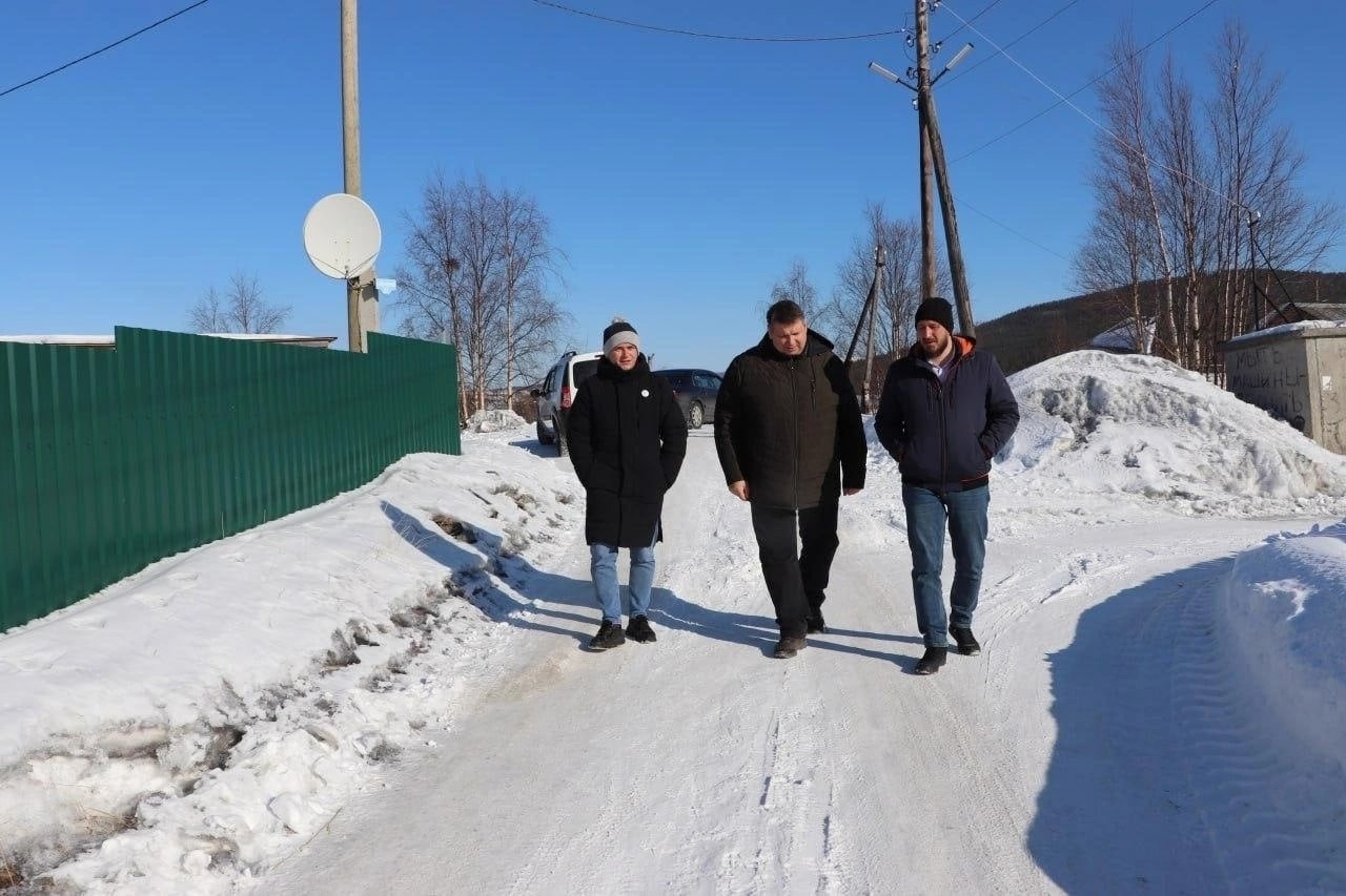 Новости кандалакша. Тротуары. Снежный затор на дороге. Снежные заносы в Ростовской области. Дорога.