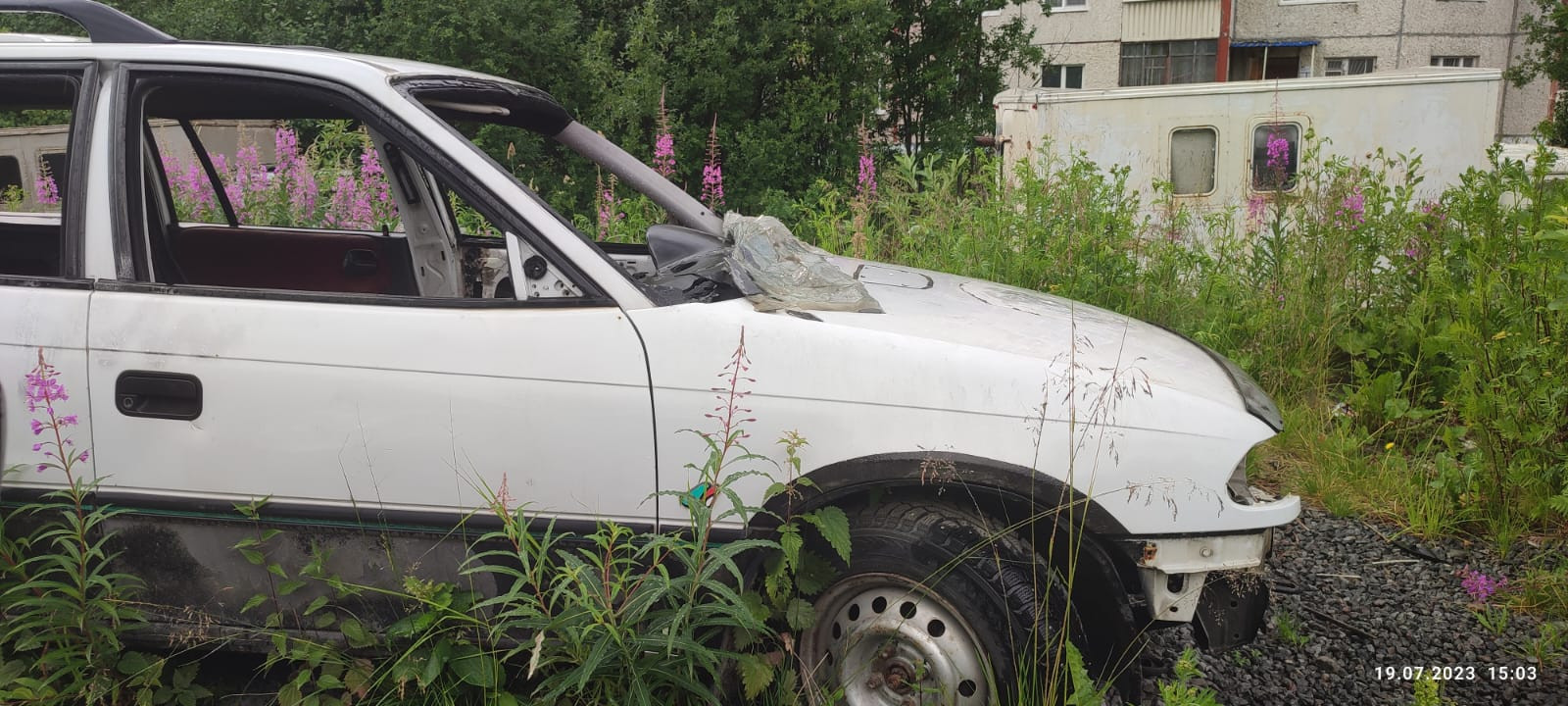 Управление городского хозяйства города Апатиты объявляет поиск водителя  бесхозяйного Opel белого цвета с государственным / Новости за июль 2023