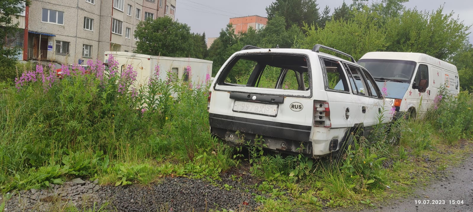 Управление городского хозяйства города Апатиты объявляет поиск водителя  бесхозяйного Opel белого цвета с государственным / Новости за июль 2023