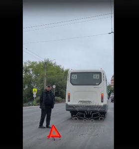 В Мурманске столкнулись легковушка и автобус