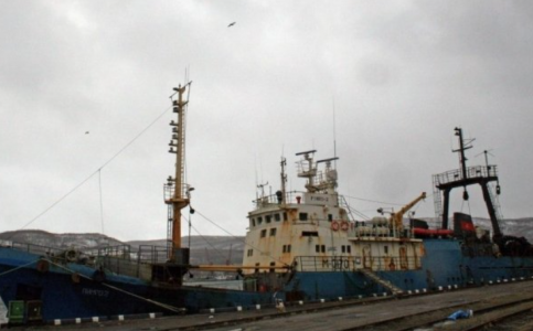 «Нестандартное поведение»: пограничники ФСБ РФ арестовали рыболовное судно в Мурманской области