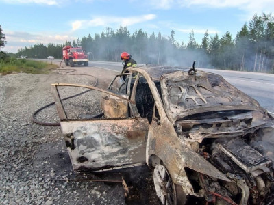 Оленегорские пожарные ликвидировали возгорание автомобиля