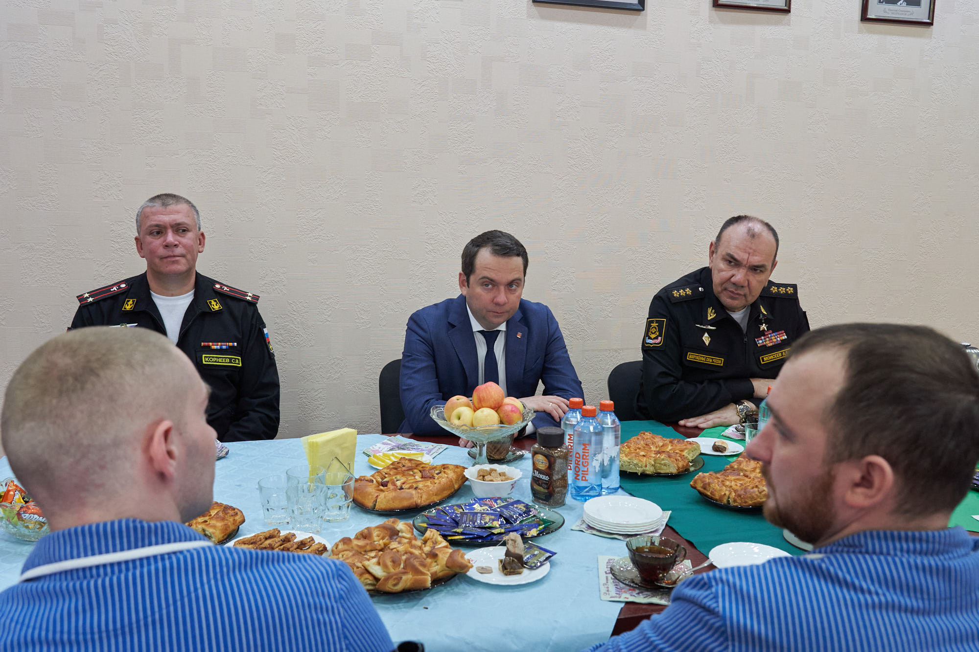 Губернатор Мурманской области и командующий Северным флотом навестили раненых военных