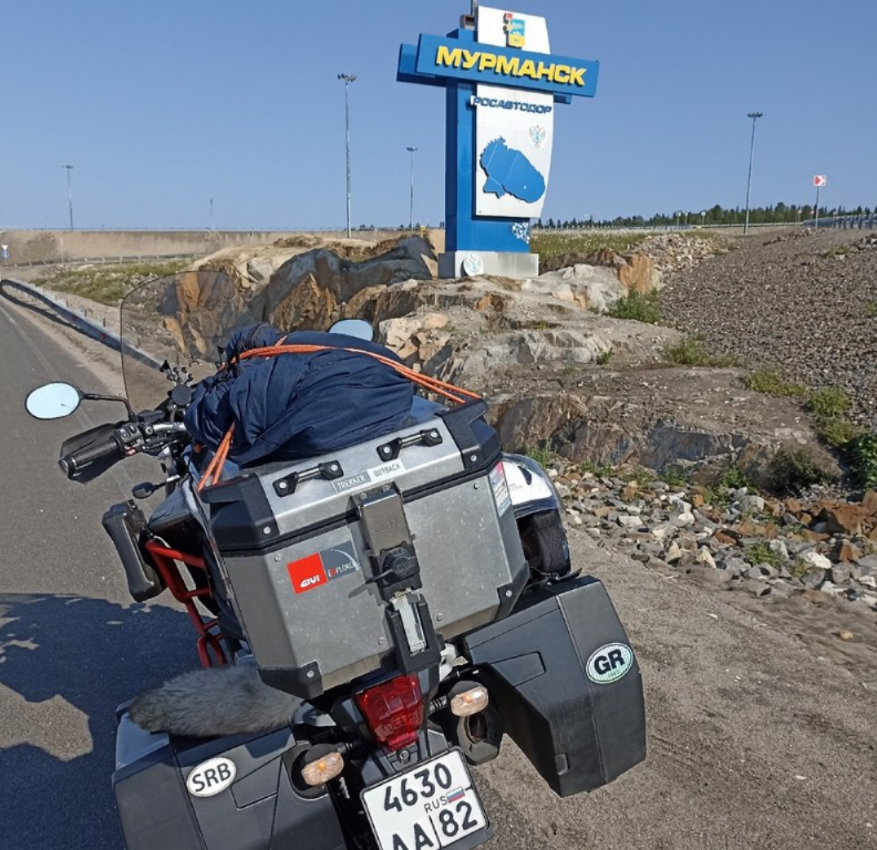 Вот что любовь с людьми делает: туристы из Крыма специально приехали на мотоцикле в Мурманскую область, чтобы пожениться на Севере