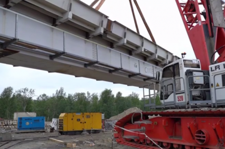 В Заполярье началась установка пролетов моста через Большую Лавну