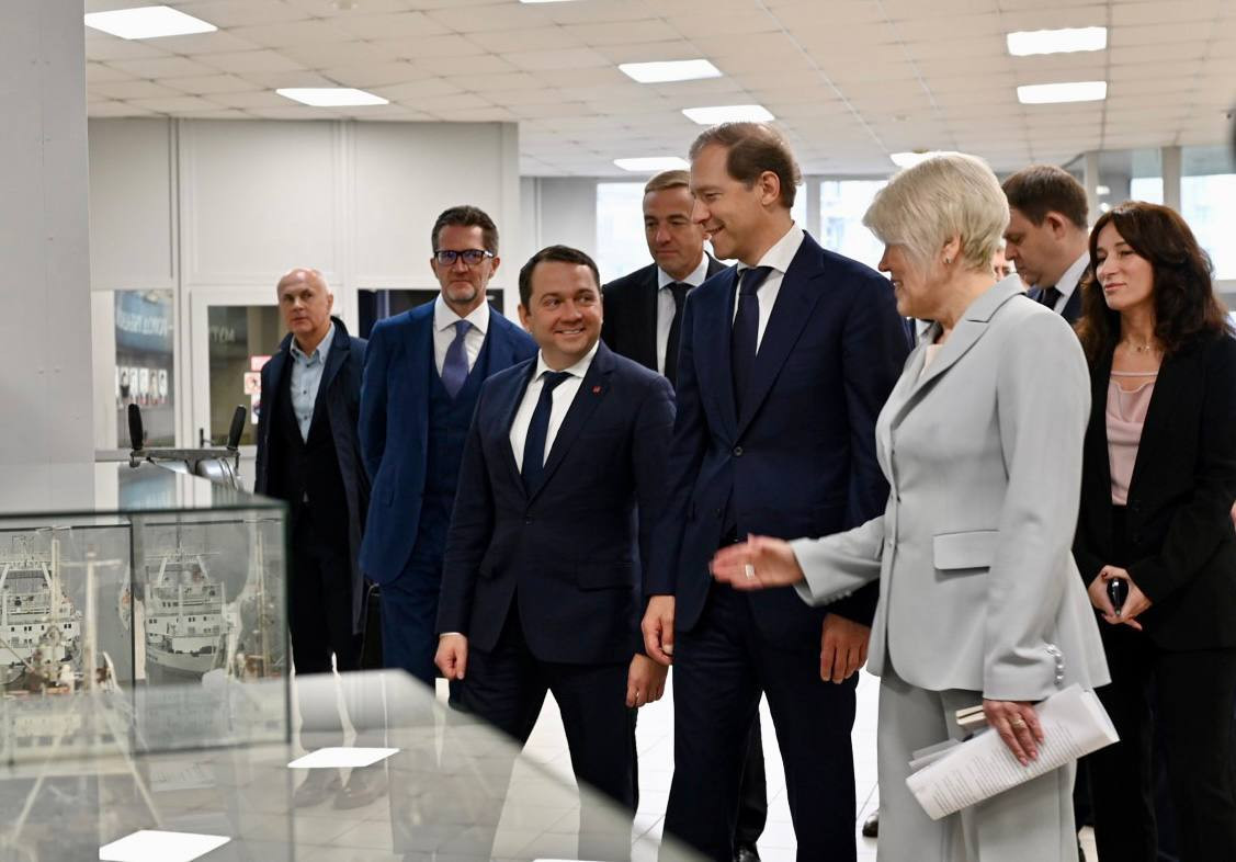Вице-премьер РФ Денис Мантуров прибыл в Мурманск и встретился с губернатором Андреем Чибисом