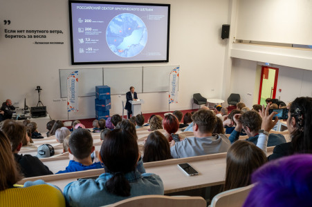 Зампред правительства РФ Мантуров прочел лекцию студентам Мурманского арктического университета
