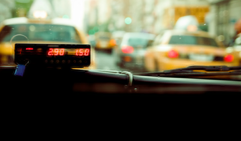 В Заполярье с 1 сентября самозанятые легально смогут стать таксистами
