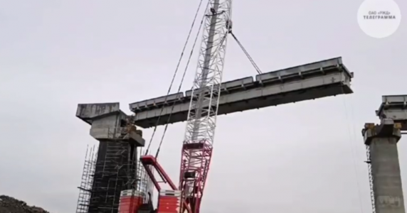 Завершили установку пролётных конструкций моста через реку Большая Лавна