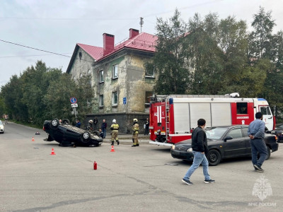 В МЧС Мурманска рассказали, почему перевернулась отечественная легковушка