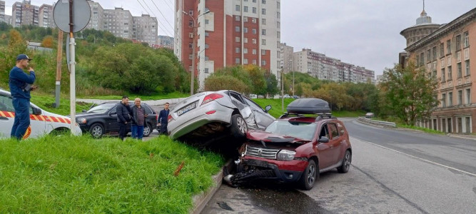 В Мурманске на Папанина — нестандартное ДТП с наездом