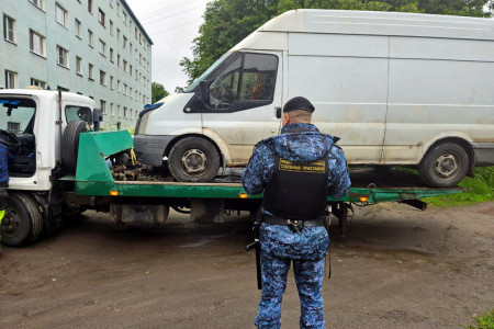 Житель Кольского района погасил долг за пару часов из-за нежелания расставаться с автомобилем