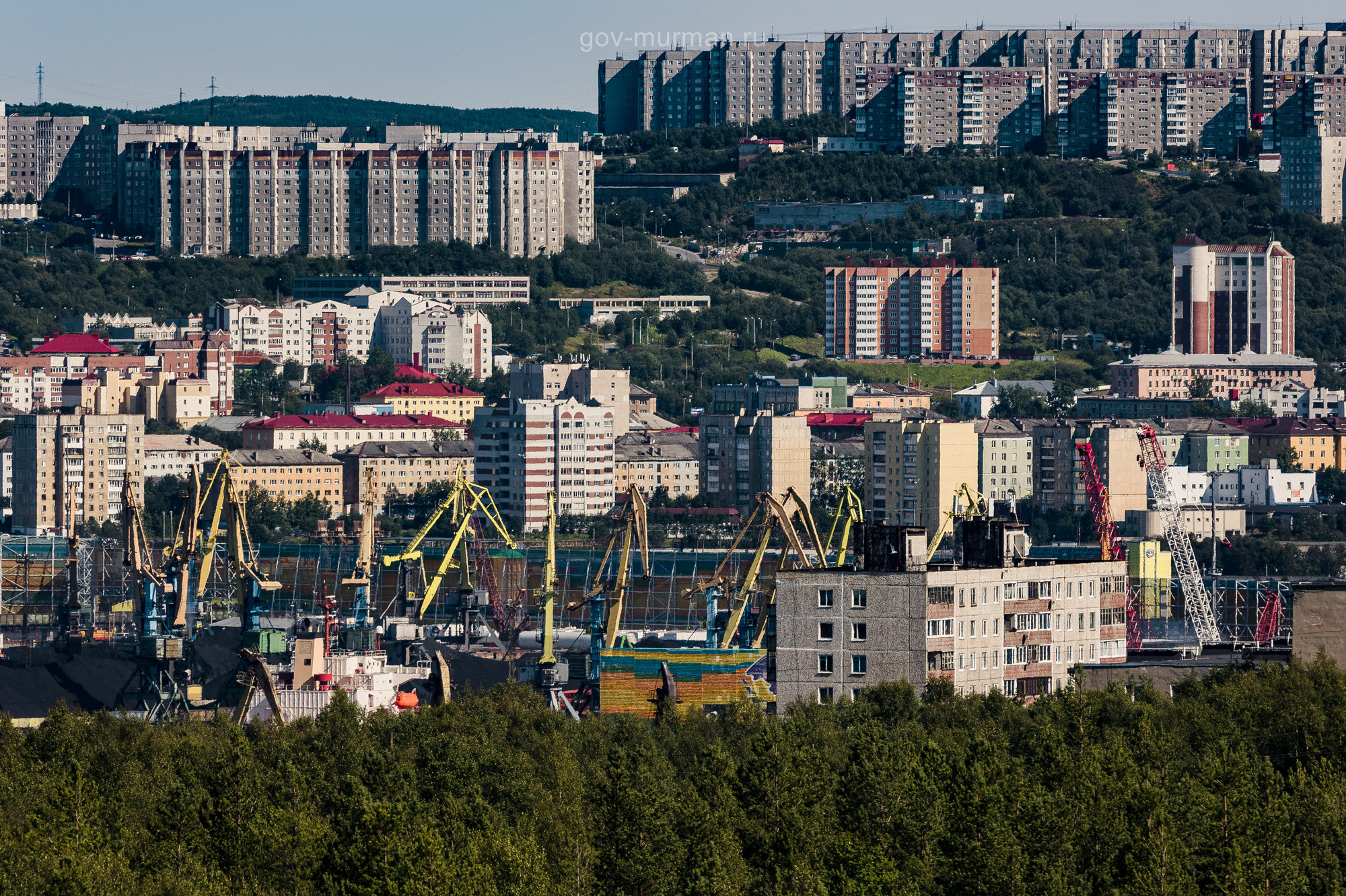 Жителям Заполярья включили отопление