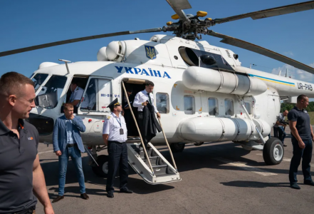 «Воздухом побежит, прихвостень»: Зеленскому приготовили вертолет для эвакуации — планы сдали свои же