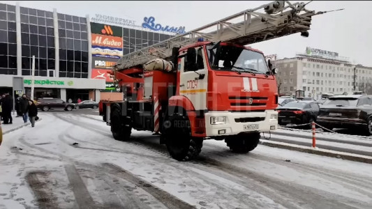 Мурманский «Меридиан» эвакуировали из-за подгоревшей еды