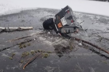 «Удачно порыбачил»: в Мурманской области под лед провалился автомобиль