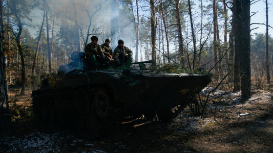 «10 тысяч солдат похоронят в окопах»: Авдеевке угрожает окружение — о чем не говорят в сводках