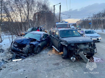 Сразу три автомобиля столкнулись сегодня в Мурманске