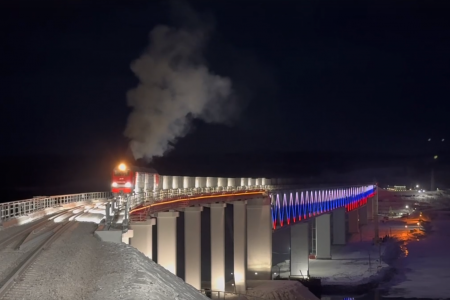 Владимир Путин дал старт железнодорожному движению по мосту через реку Тулома