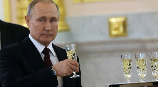 «Разговор на бытовые темы»: Владимир Путин раскрыл, с кем и как он будет встречать Новый год