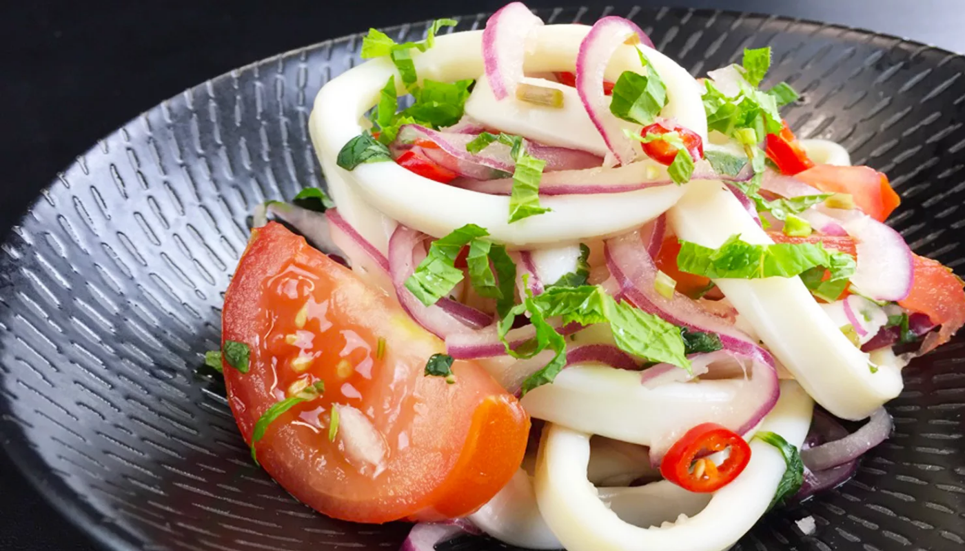 Что приготовить из кальмаров на Новый год 2024: делимся рецептами нежных и вкусных салатов