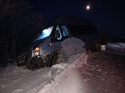 Соцсети: в Мурманской области рейсовый автобус вылетел с трассы