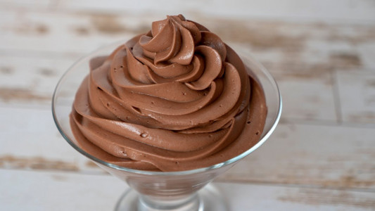 Универсальный крем для торта «Молочный шоколад»: Готовится всего за 5 минут — никакого крахмала