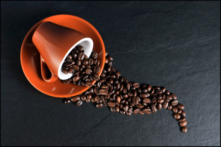 «Устанете избавляться от последствий»: эксперты назвали время суток, когда кофе пить очень вредно — чашечкой ароматного напитка лучше насладиться в другое время