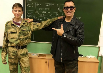 Шить, а не воевать: учившийся в военном училище внук певца Буйнова решил податься в модельеры — знаменитый дед в шоке