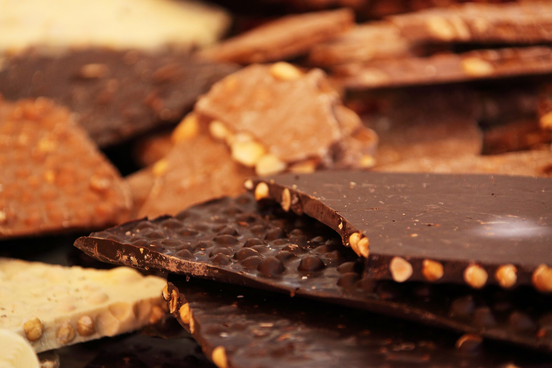 Будет несладко: Производители предрекли подорожание шоколада в России — что будет с ценами, рассказали эксперты