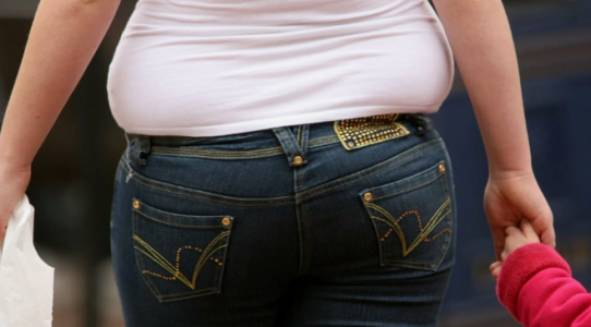 Пропала талия: Жир на животе говорит о 6 группах болезней — врачи строго предупредили