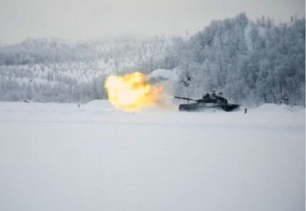 В Мурманской области танкисты Северного флота провели практическое занятие с боевой стрельбой