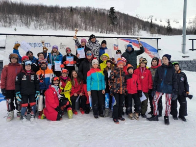 Юные спортсмены из Заполярья стали лучшими на первенстве СЗФО по горнолыжному спорту