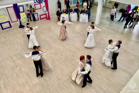 Традиции сквозь века: в Мурманске состоялся кадетский бал