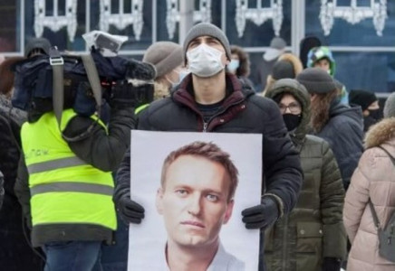 Трое посетили Навального* перед смертью — новые откровения в поиске причин кончины оппозиционера