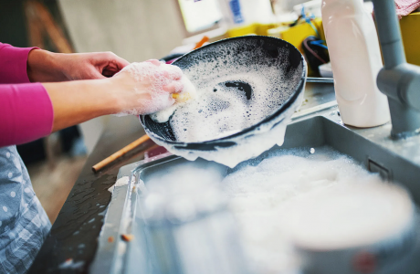 Кухонное преступление: Эти 5 видов кастрюль нельзя мыть в посудомойке — превратятся в непригодный хлам