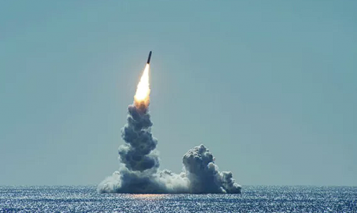 Вышло стыдно: Британские ВМС неудачно запустили баллистическую ракету Trident II и объяснили провал аномалией
