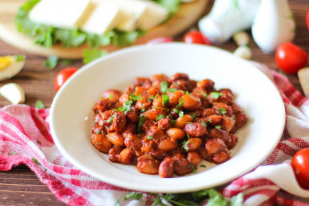 На фасоль в банках больше и не смотрю: пока отдыхаю, вкуснейший гарнир готовится сам — легко, просто и без всяких кастрюль