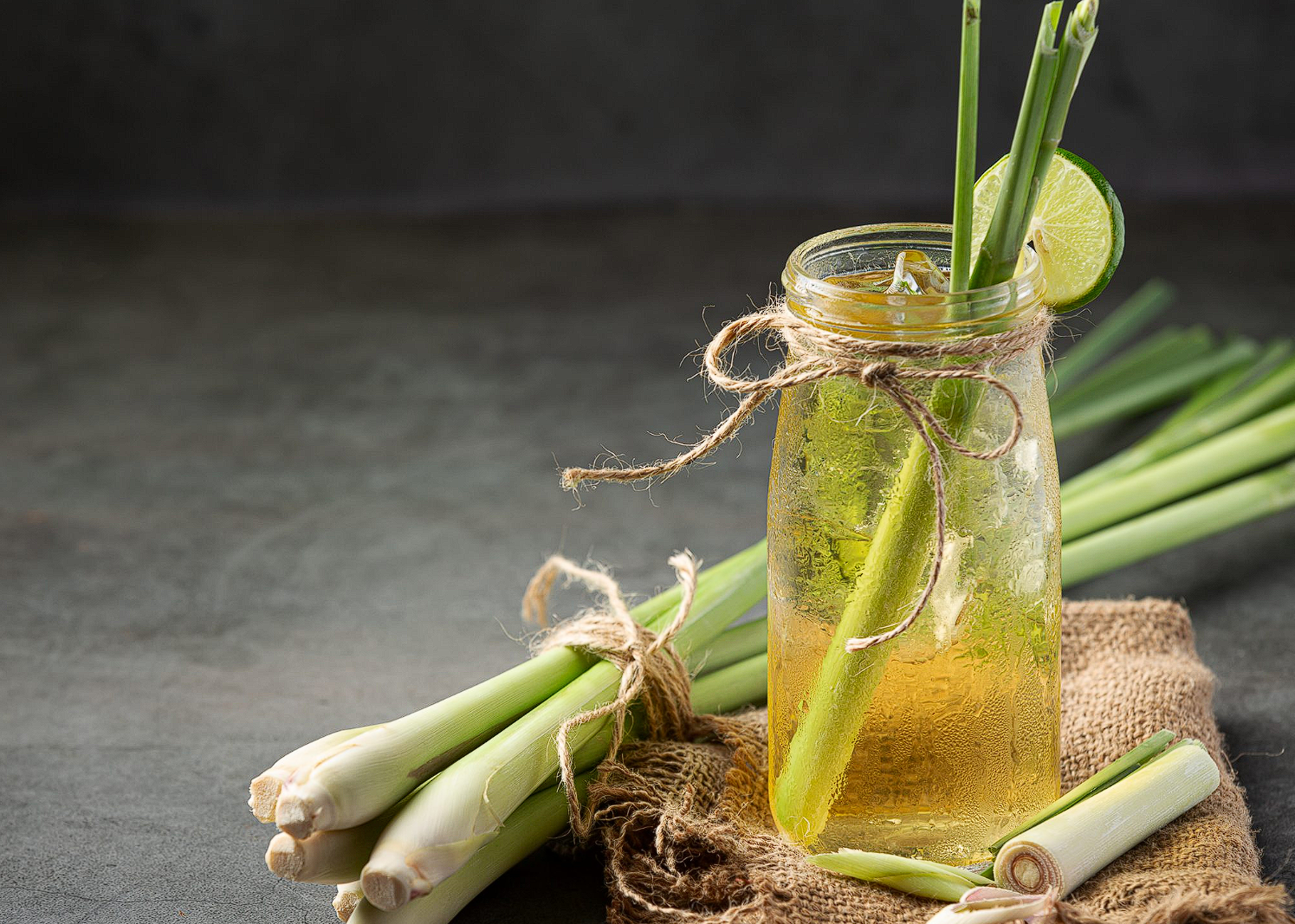 The Ultimate Guide to Lemongrass: Benefits in Medicine, Cooking, and Perfumery