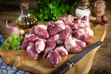 Не стоит воротить нос: как правильно приготовить куриные сердечки — вы будете без ума от этого рецепта