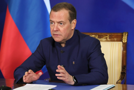 «Деды, клоуны и цирковые уроды»: Дмитрий Медведев метко высмеял «политический паноптикум», у членов которого заметно «трупное разложение мозгов»