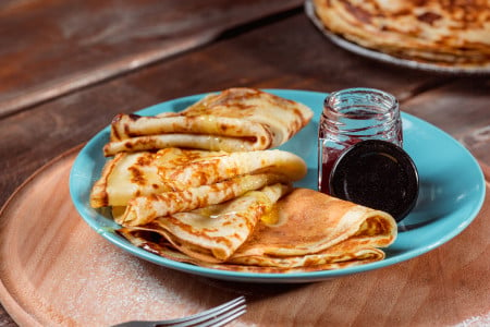 Эти заварные блинчики — просто бомба: быстро, вкусно и без яиц — надо всего около 100 рублей