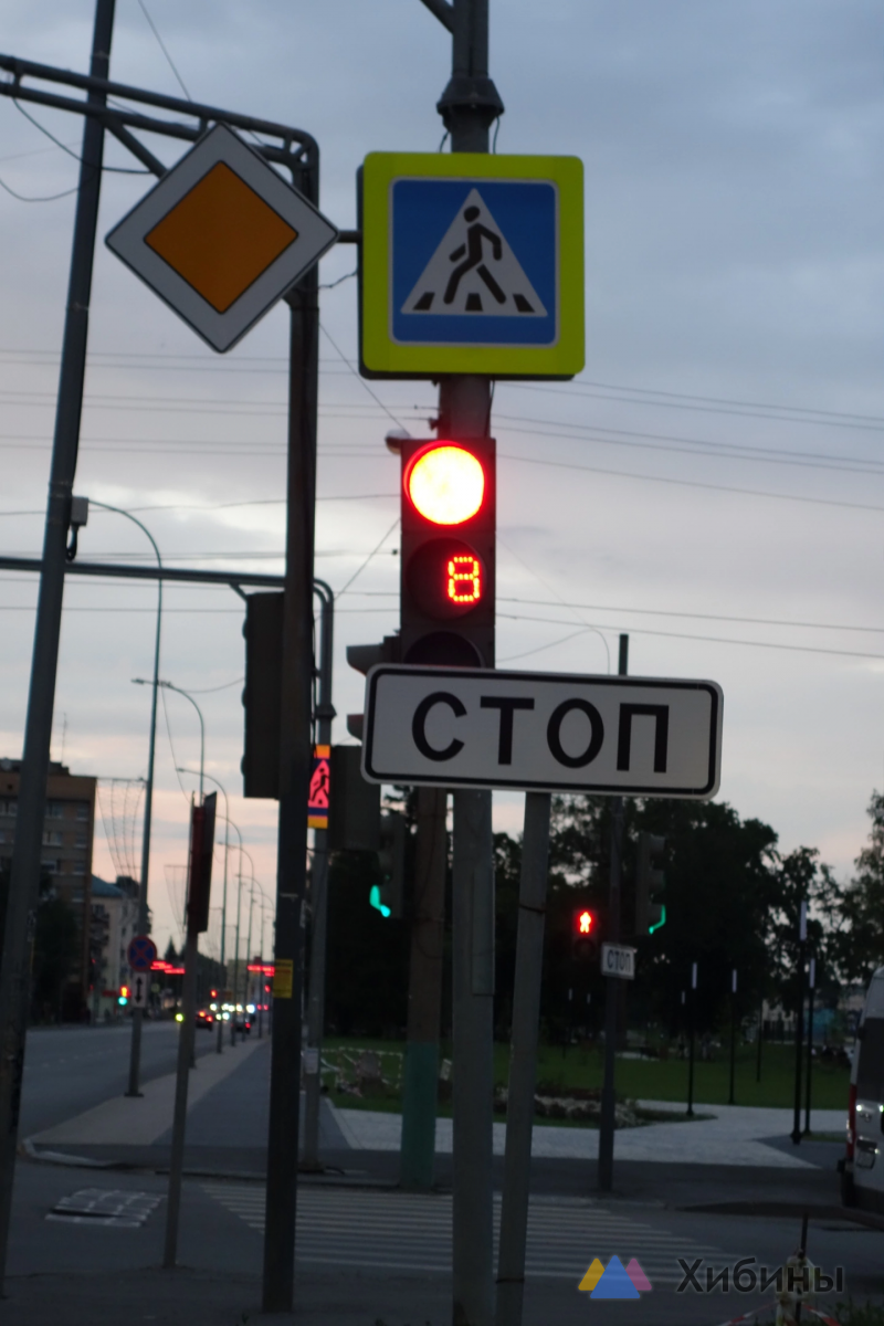 Автоинспекторы Заполярья рассказали, почему важно соблюдать правила проезда на перекрестках