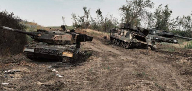 Охота у хищников не задалась: под Работино два танка Leopard столкнулись и оба сгорели
